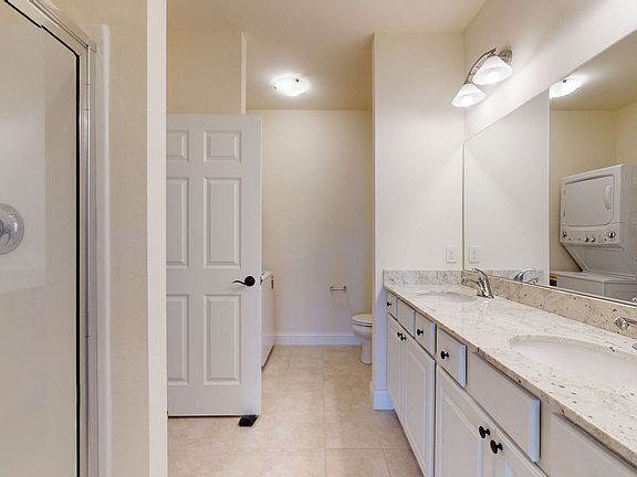 4th image of 211 Lawn St #205