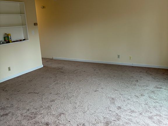 5th image of 225 Lometa Ave APT 14