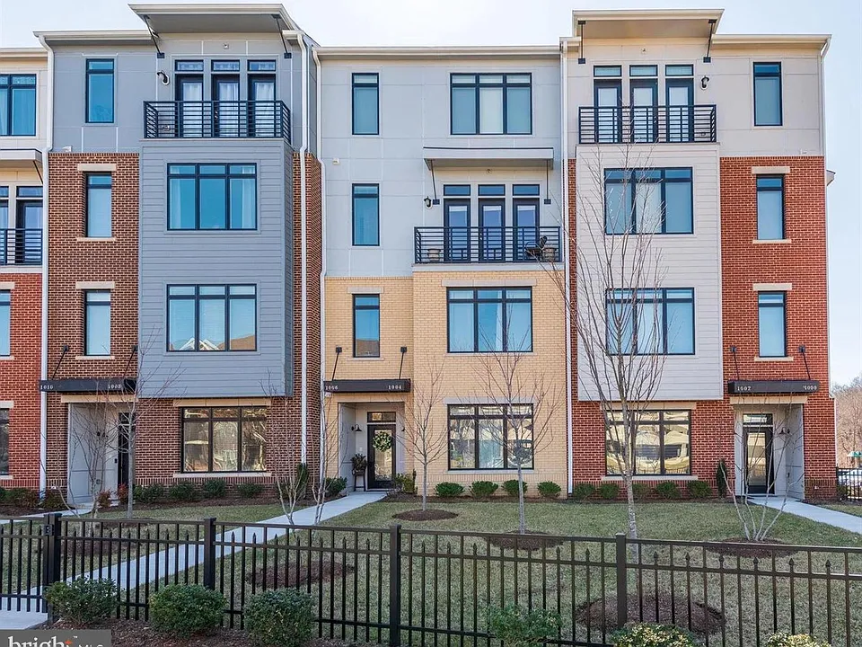 1004 Ribbon Limestone Ter SE