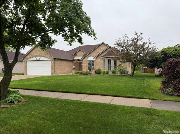 39762 Lembke Dr, Sterling Heights, MI 48313