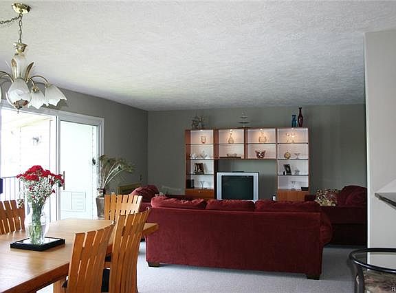 3rd image of 4992 Lake Pointe Dr Unit 1