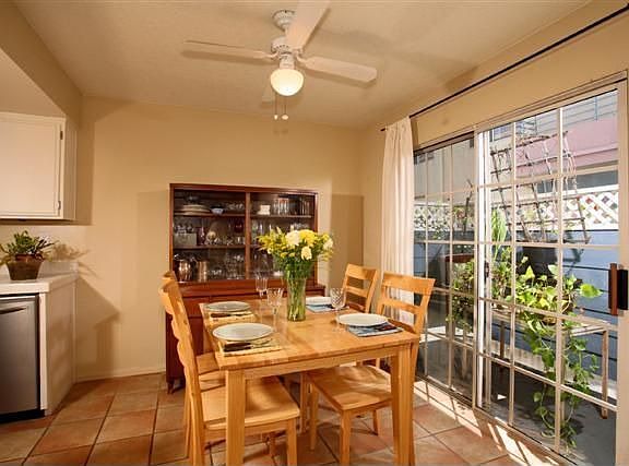 4th image of 10916 Moorpark St APT 3