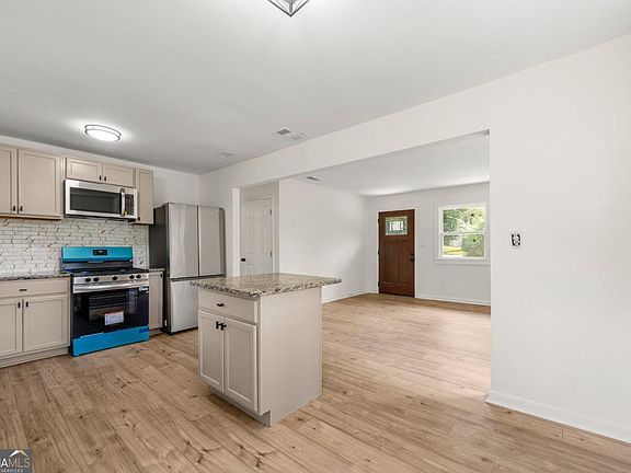 5th image of 3981 Rutgers Dr SW