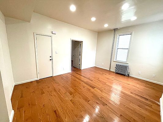 4th image of 26-09 9th St #3