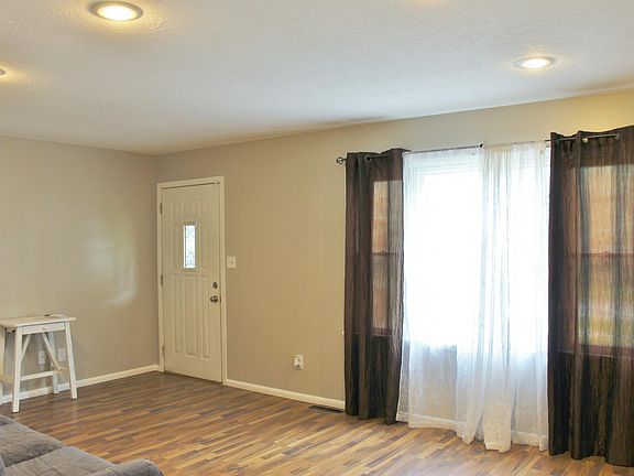 5th image of 500 E 30th St