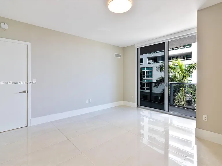 488 NE 18th St #311 — Photo 12