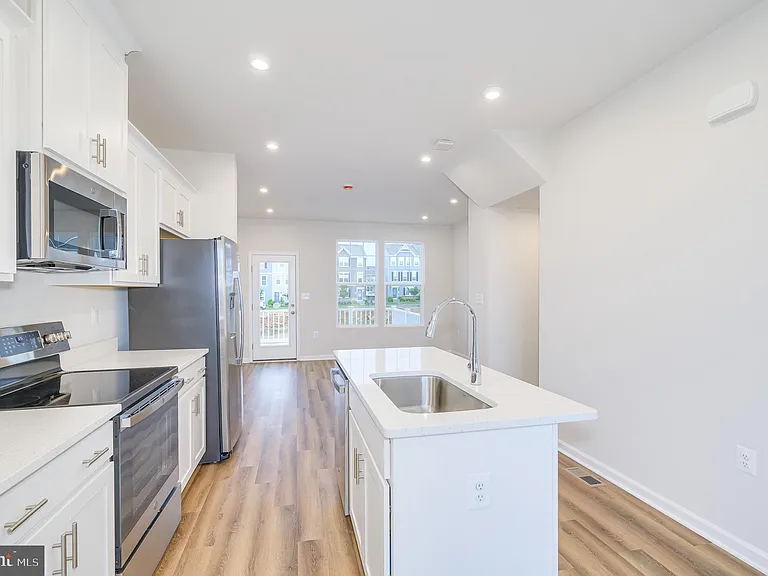 82 Coolidge Ave — Photo 14