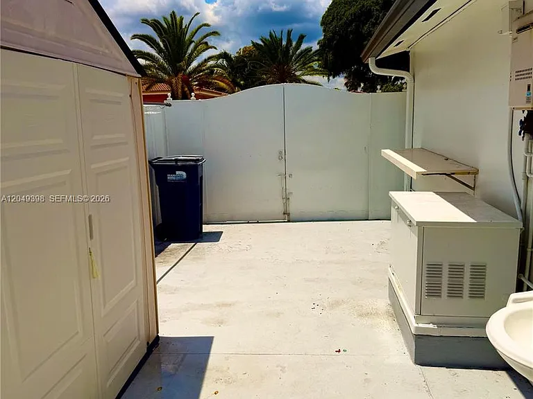 9675 SW 19th St — Photo 23