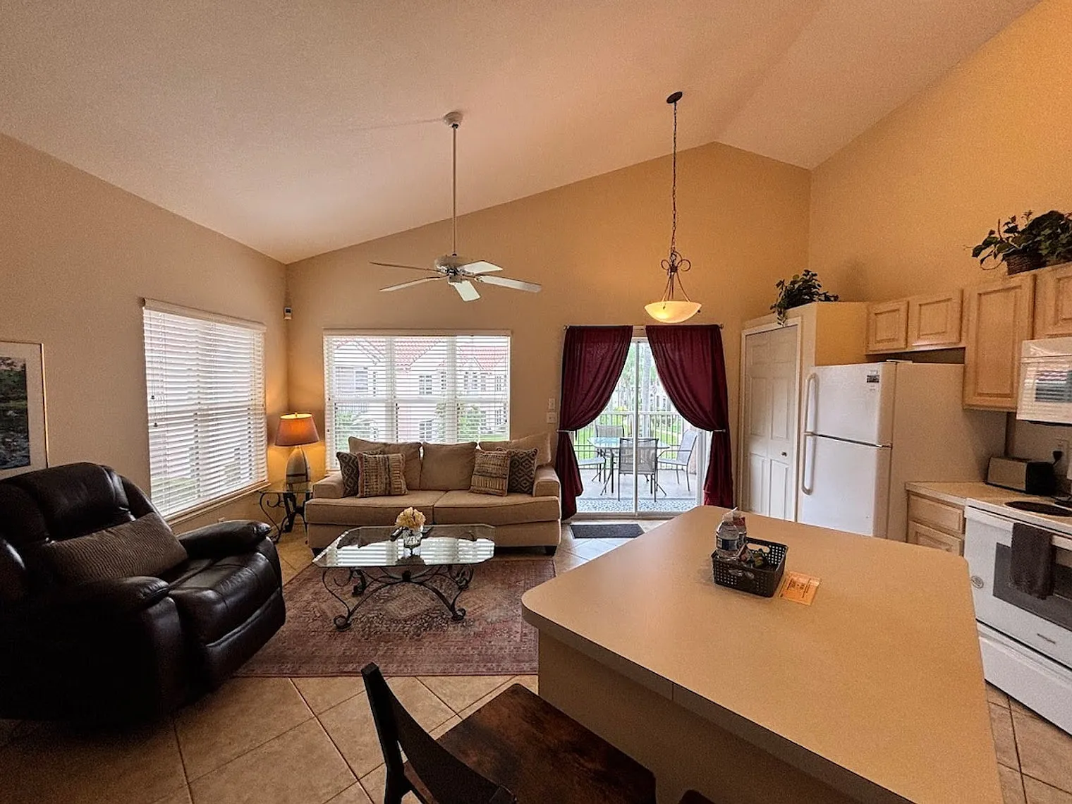 2 bed, 2.0 bath, $4,682 — Photo 3