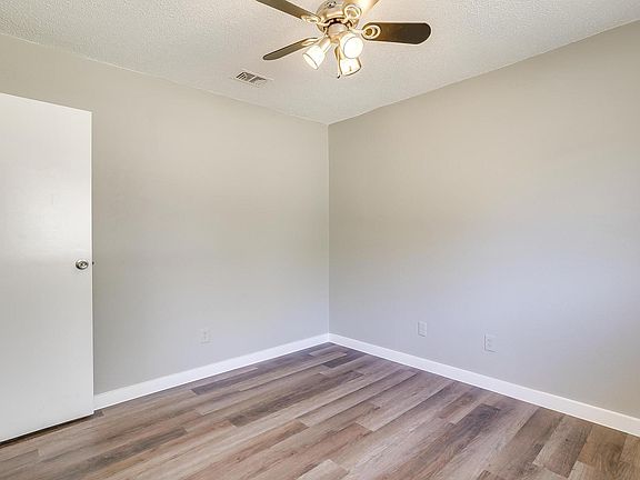 5th image of 304 Kessler Dr
