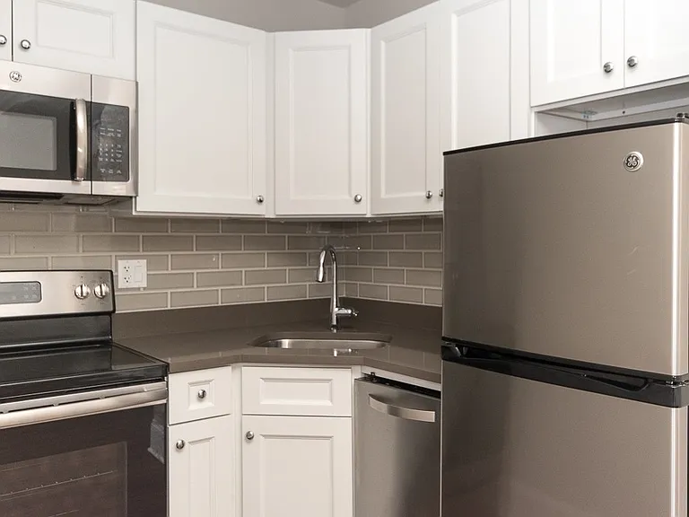 817 W Lakeside Pl #107 — Photo 3