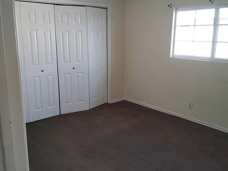 4780 Bandera St — Photo 9