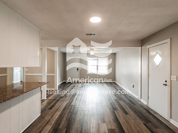 1678182_003_wm_-_living_room_13484774.jpg