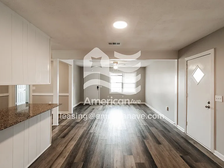 1678182_003_wm_-_living_room_13484774.jpg
