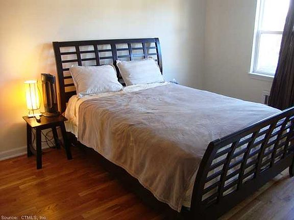 Bedroom /plenty of closet 