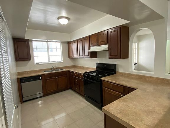 5th image of 443-449 S Mariposa Ave #447-7