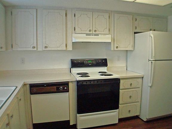 3rd image of 3366 Lake Bayshore Dr #P216