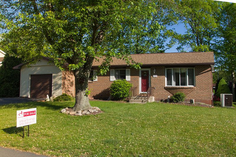 Exterior Front Yard 1