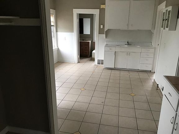 3rd image of 22071 Ivan Ave