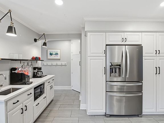 5th image of 4701 E Lewis St