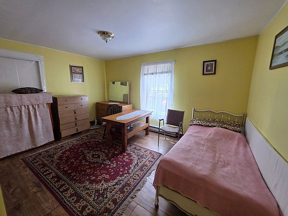 4th image of 49 Oxford Ave