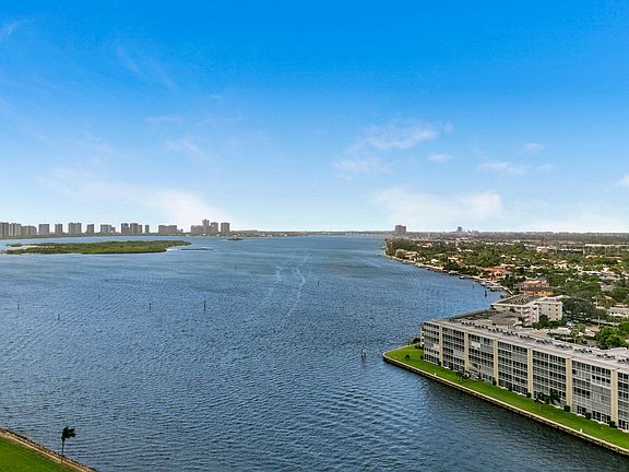 3rd image of 123 Lakeshore Dr APT T42
