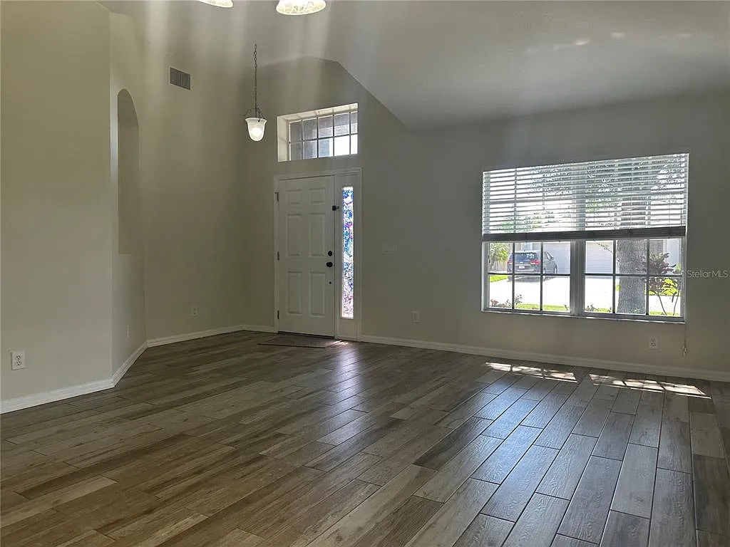 4 bed, 2.0 bath, 1990 sqft, $2,600 — Photo 2