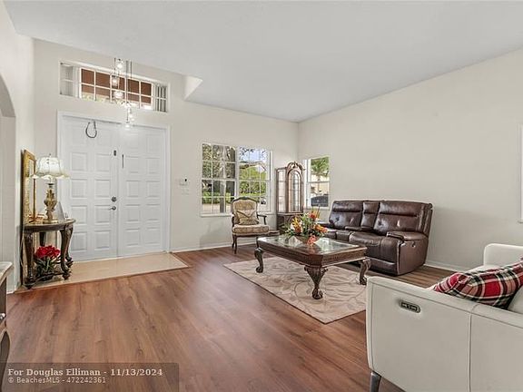 4th image of 17062 NW 16th St
