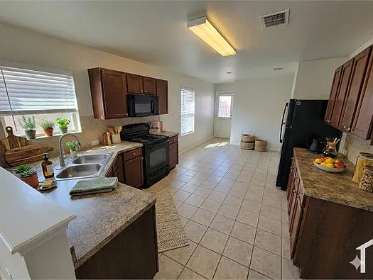 9013 Sun Haven Way — Photo 3