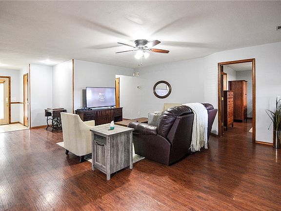 5th image of 601 Garland Pl