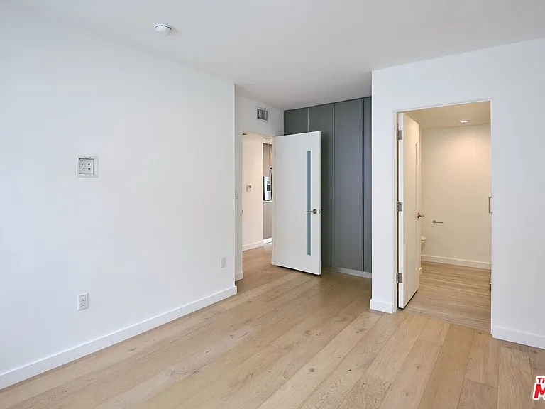 11785 Gateway Blvd #2 — Photo 3