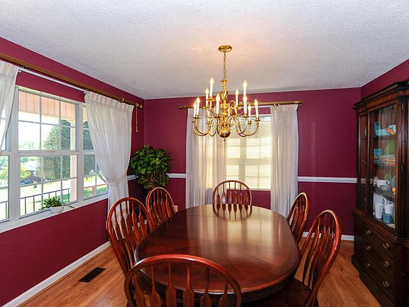 4th image of 293 Kirk Cir