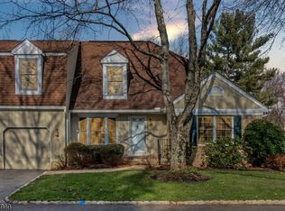 25 Fairbanks Ln, Basking Ridge, NJ 07920