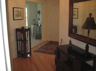 19 Lexington Dr, Pennington, NJ 08534