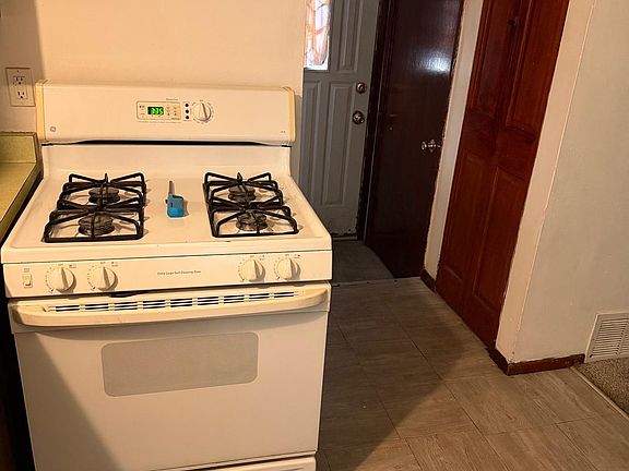 5th image of 8120 W Beechwood Ave