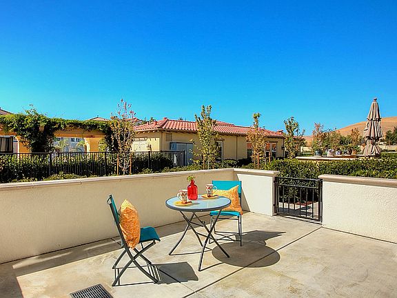 Patio and no front neighbors