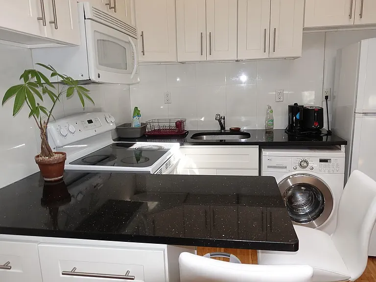 356 1st St #4F — Photo 4