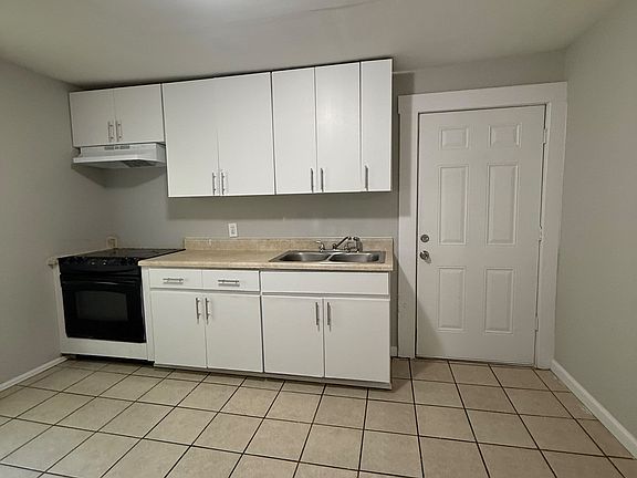 3rd image of 108 Ross St NE
