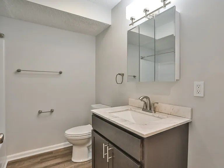 Adams Station Apartments — Photo 9