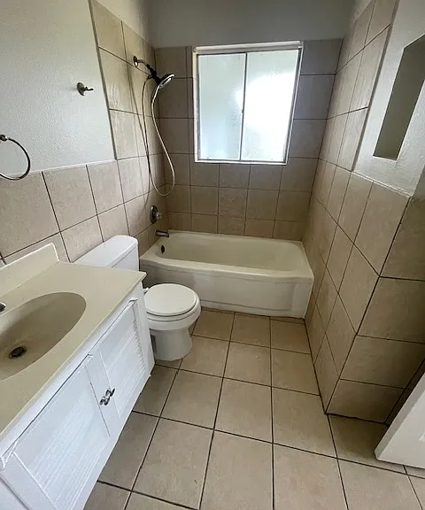 4550 Lancelot Dr — Photo 9