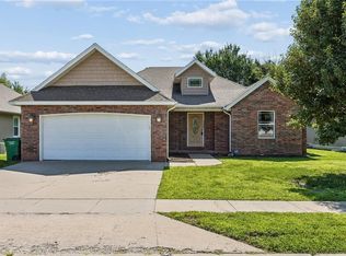 21809 Lombardo Ln, Peculiar, MO 64078