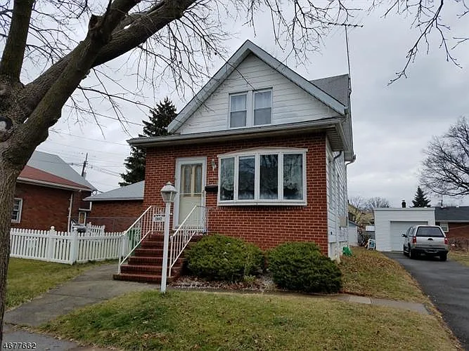 2842 Verona Ave photo 1