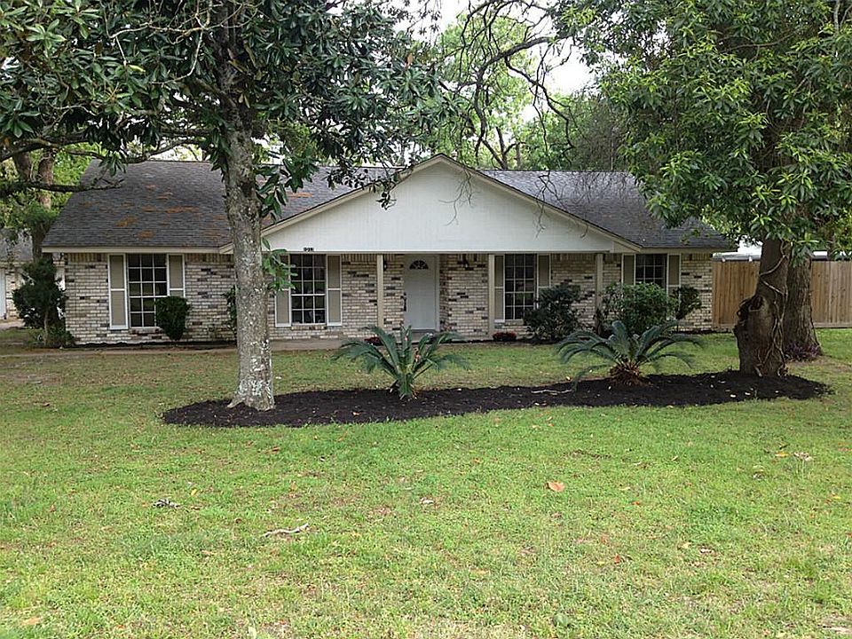  Beautiful shady front yard! And did I mention spacious?!?