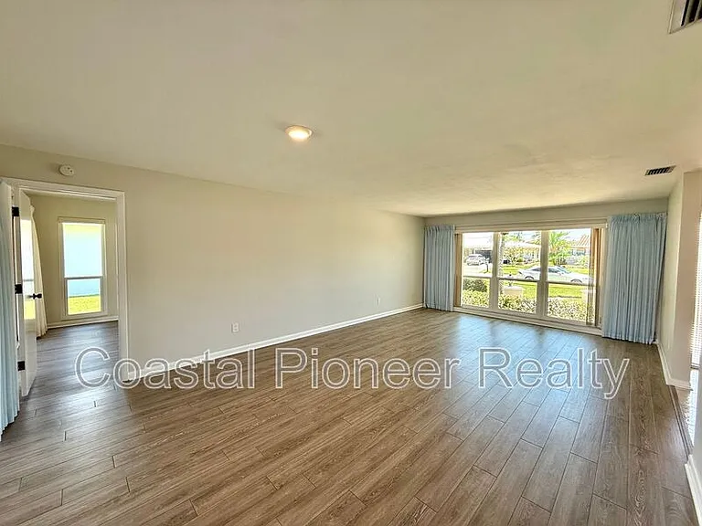 14903 Imperial Point Dr N — Photo 7