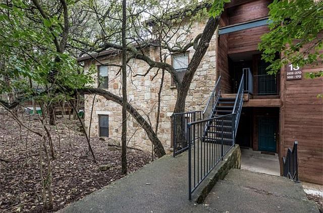 A hallmark of Stillhouse Canyon Condominium Community is its country-like, peaceful setting that relaxes you even before you get to your front door after a hard day of work.