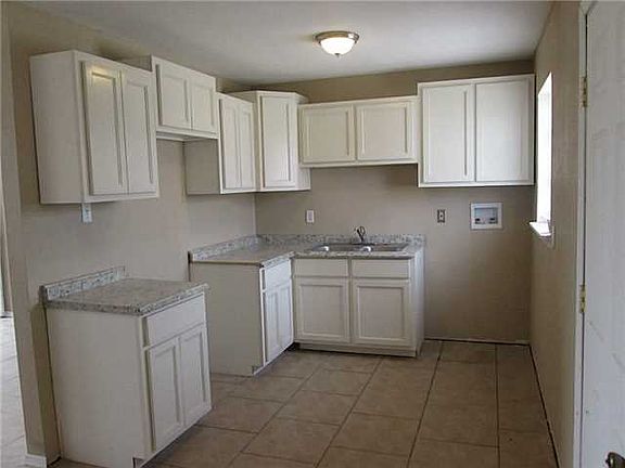 3rd image of 3901 Olympic Ave