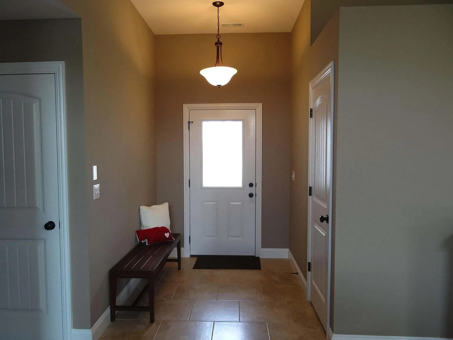 3 bed, 2.0 bath, 1634 sqft, $2,195 — Photo 2
