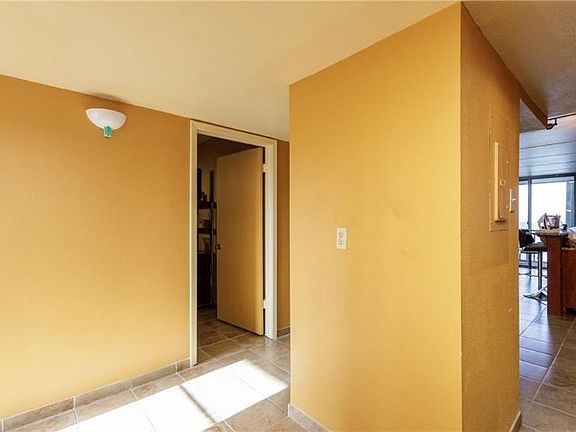 5th image of 4334 Ocean Dr APT 303