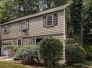 22 Cranmore Ln, Melrose, MA 02176