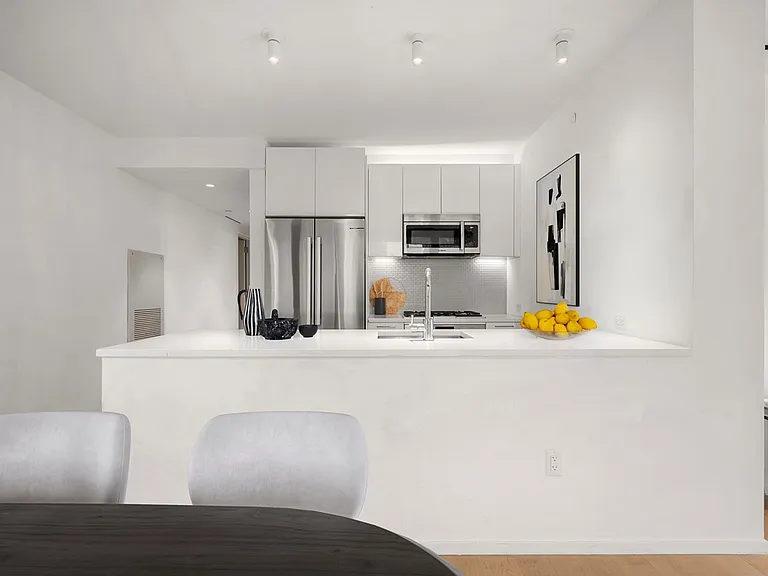 685 1st Ave #10M — Photo 4